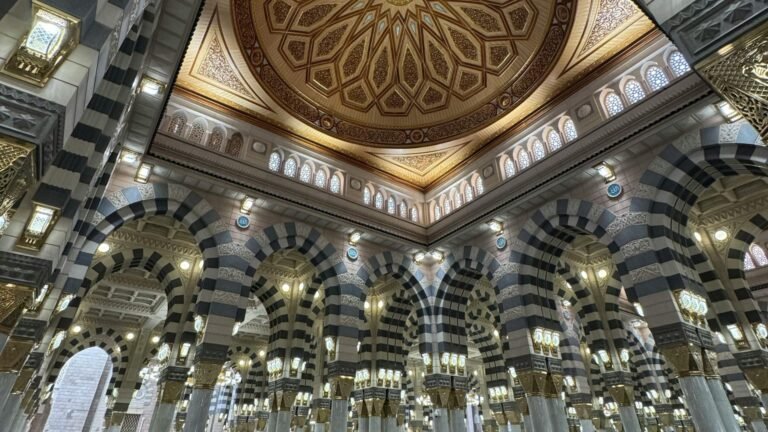 Tidak Perlu Tunggu Tua! Begini Cara Gen Z Bisa Wujudkan Umroh dari Sekarang