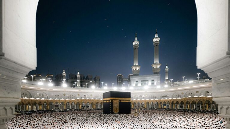 Kenapa Gen Z Perlu Memilih Travel Umrah yang Tepat Sejak Awal