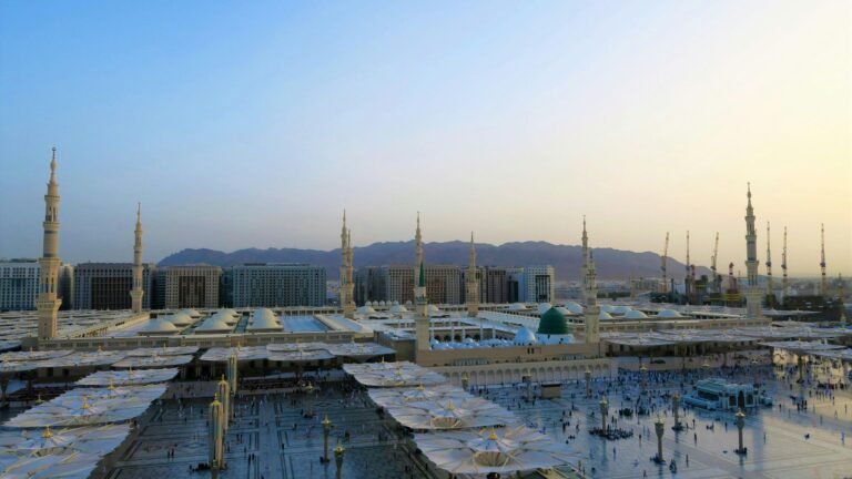 Travel Umrah Berizin Resmi: Solusi Cerdas Gen Z untuk Perjalanan Ibadah