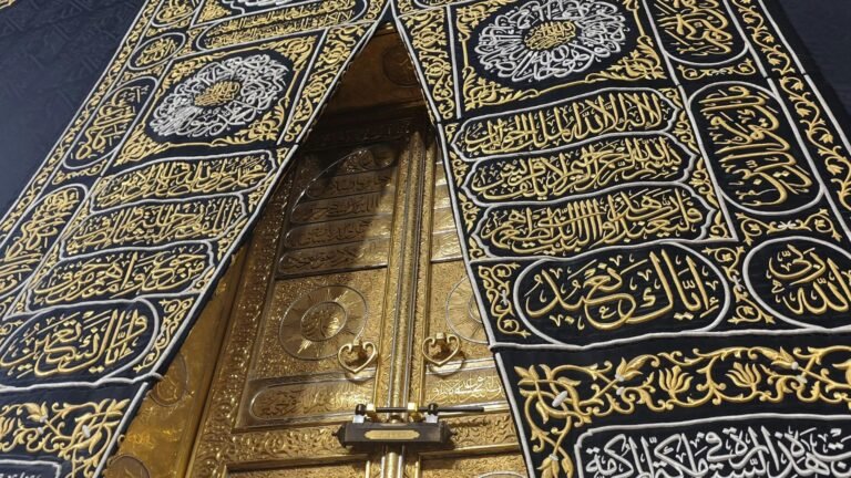 Strategi Finansial Gen Z agar Bisa Umrah Sebelum Usia 30