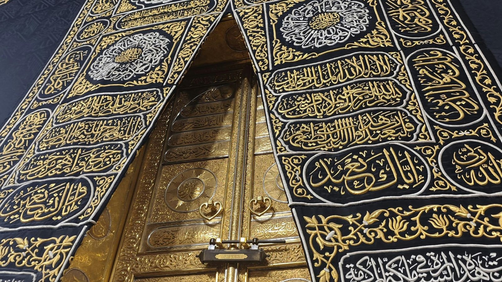 Strategi Finansial Gen Z agar Bisa Umrah Sebelum Usia 30